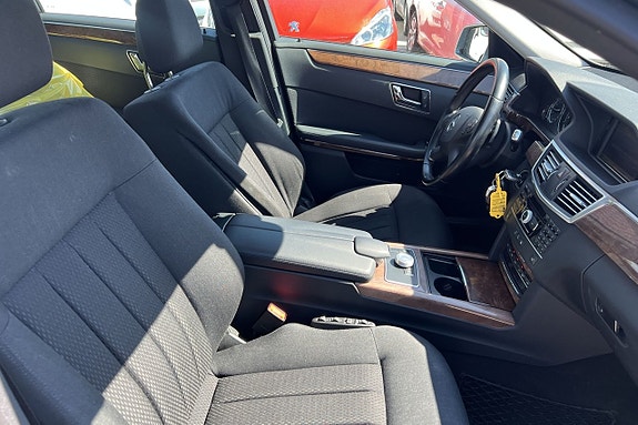 Mercedes-Benz E350 10 of 27