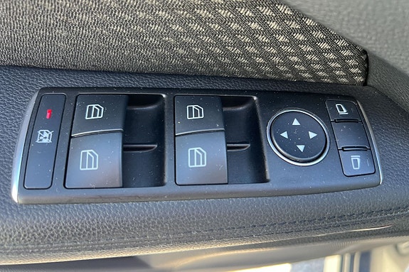 Mercedes-Benz E350 17 of 27