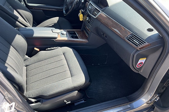 Mercedes-Benz E350 9 of 27