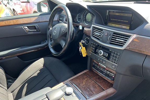 Mercedes-Benz E350 12 of 27