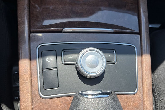 Mercedes-Benz E350 26 of 27