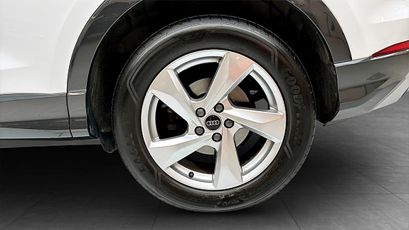 Audi Q3 6 of 16