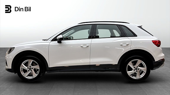 Audi Q3 2 of 5