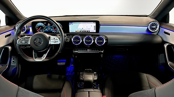 Mercedes-Benz CLA250 e 4 of 5