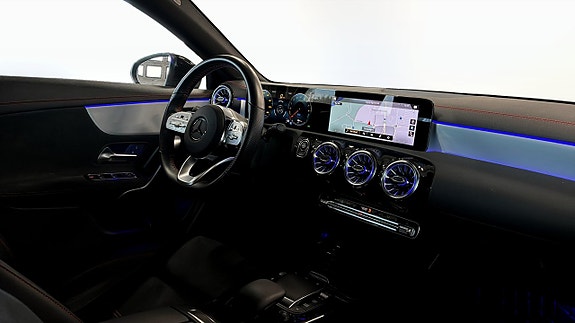 Mercedes-Benz CLA250 e 3 of 5