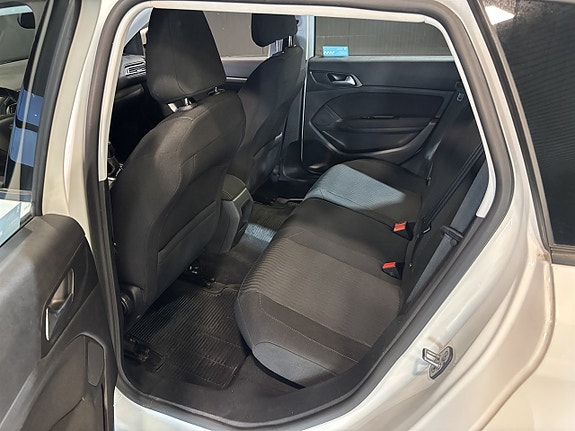 Peugeot 308 SW 16 of 22