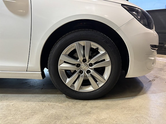 Peugeot 308 SW 19 of 22