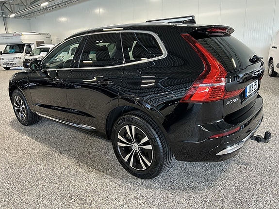 Volvo XC60 2 of 5