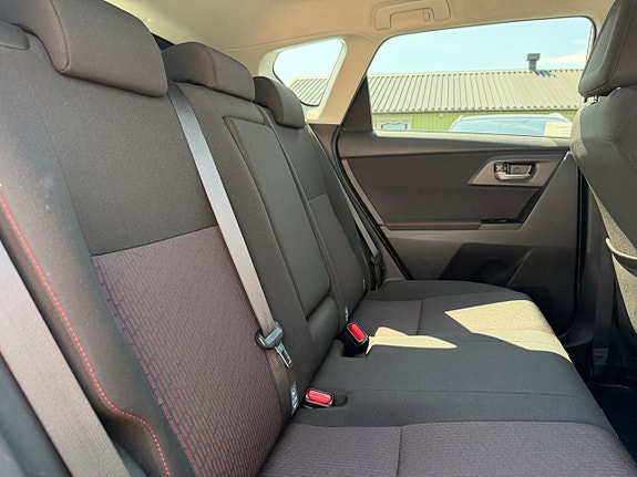 Toyota Auris 13 of 22