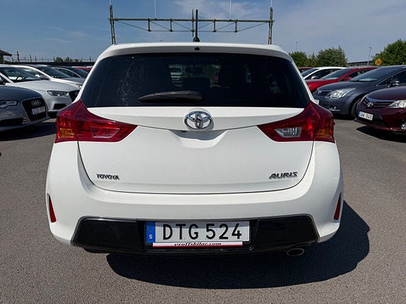 Toyota Auris 5 of 22