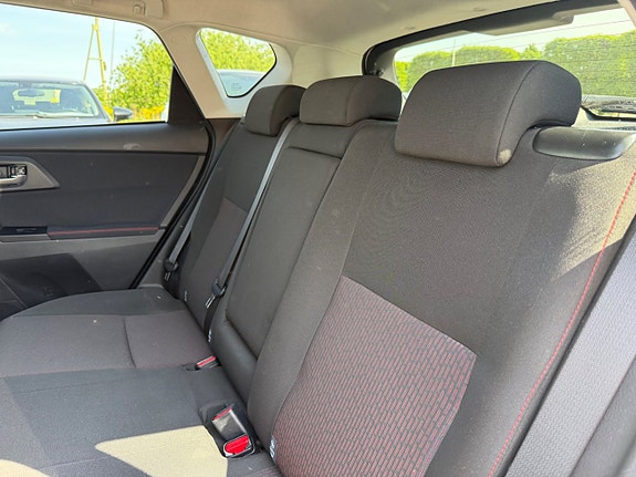 Toyota Auris 12 of 22