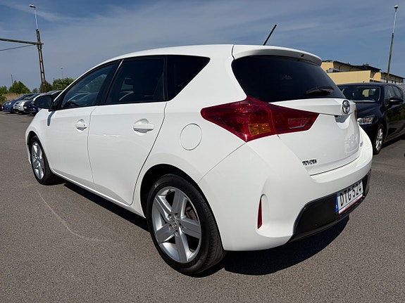 Toyota Auris 4 of 22