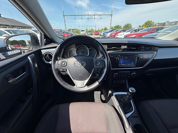 Toyota Auris 17 of 22