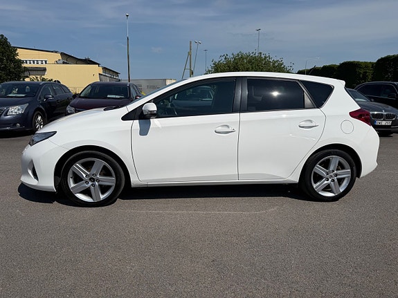 Toyota Auris 3 of 22