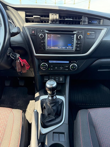 Toyota Auris 19 of 22