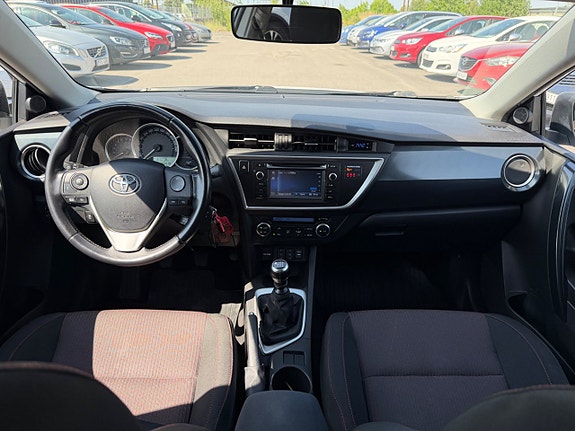 Toyota Auris 16 of 22