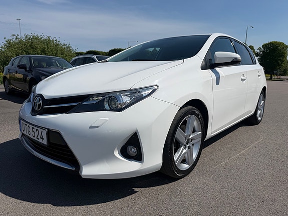 Toyota Auris 2 of 22