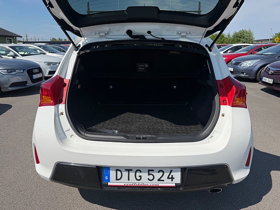 Toyota Auris 10 of 22