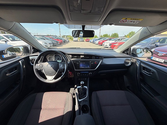 Toyota Auris 15 of 22