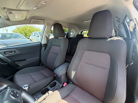 Toyota Auris 11 of 22