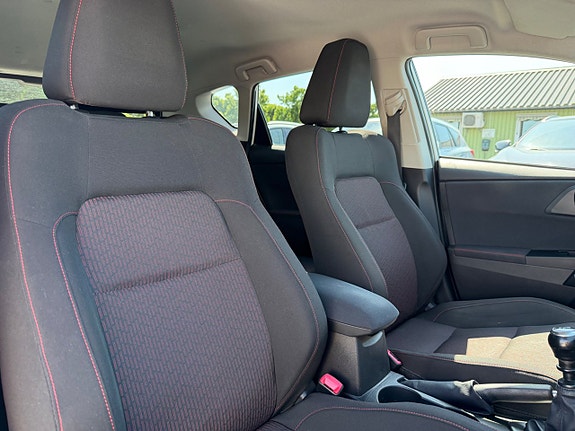 Toyota Auris 14 of 22