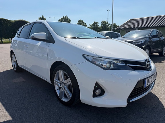 Toyota Auris 8 of 22