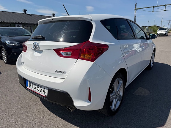 Toyota Auris 6 of 22