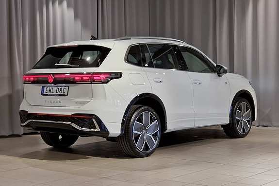 Volkswagen Tiguan 5 of 16