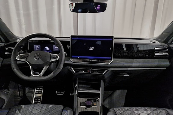Volkswagen Tiguan 9 of 16