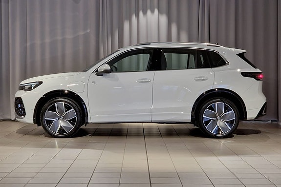 Volkswagen Tiguan 2 of 16