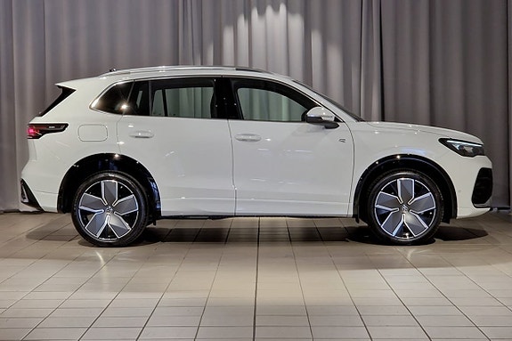 Volkswagen Tiguan 4 of 16