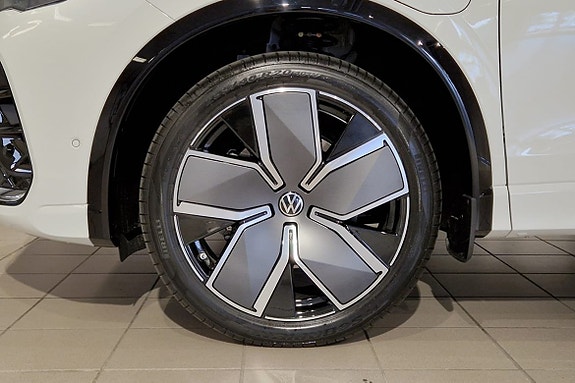 Volkswagen Tiguan 3 of 16