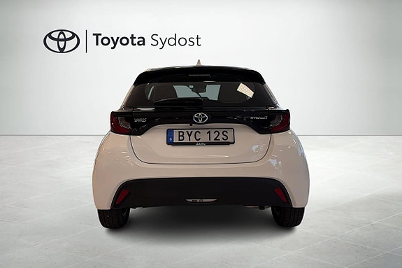 Toyota Yaris 4 of 10