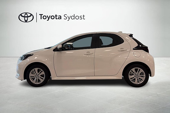 Toyota Yaris 3 of 10