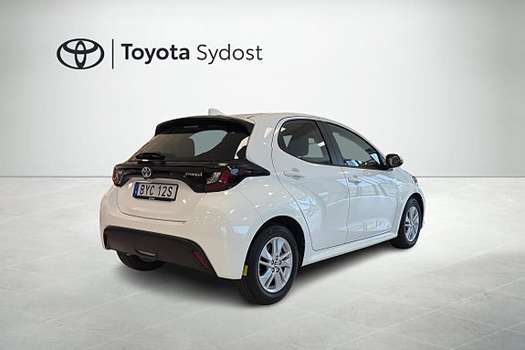 Toyota Yaris 2 of 10