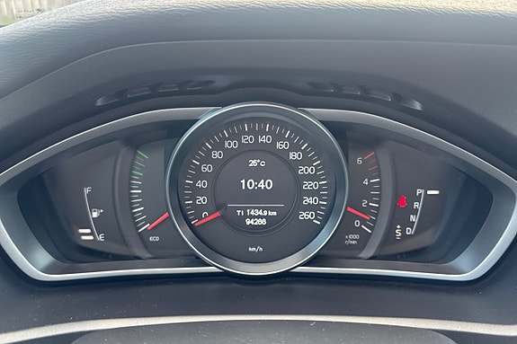 Volvo V40 14 of 23