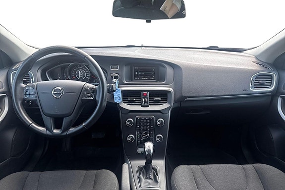 Volvo V40 12 of 23