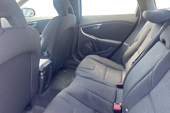 Volvo V40 21 of 23