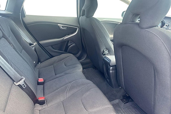 Volvo V40 20 of 23