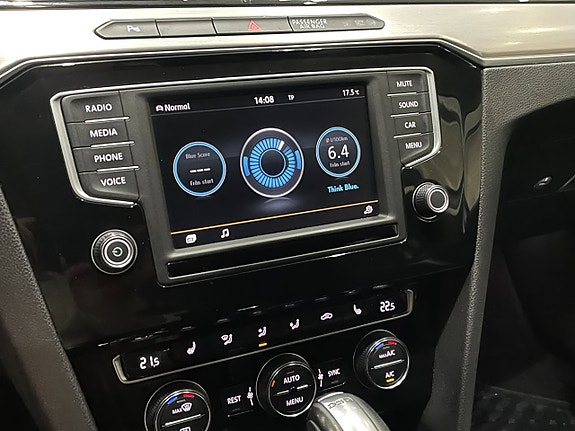 Volkswagen Passat 20 of 24