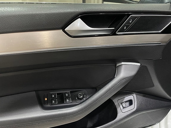 Volkswagen Passat 24 of 24