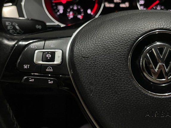 Volkswagen Passat 21 of 24