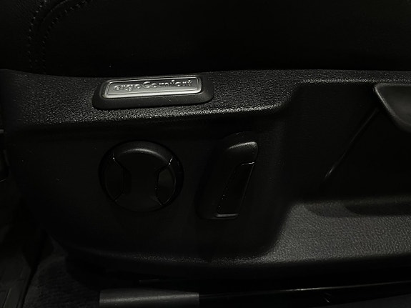 Volkswagen Passat 13 of 24