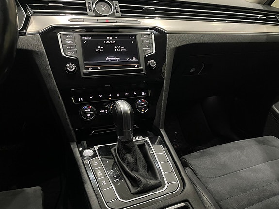 Volkswagen Passat 23 of 24