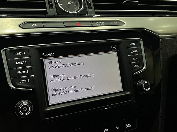 Volkswagen Passat 19 of 24
