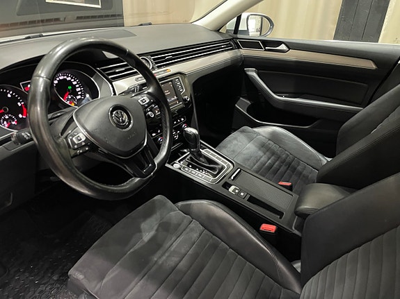 Volkswagen Passat 15 of 24