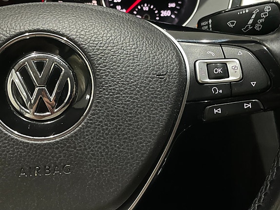 Volkswagen Passat 22 of 24