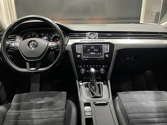 Volkswagen Passat 17 of 24