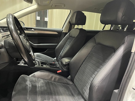 Volkswagen Passat 12 of 24