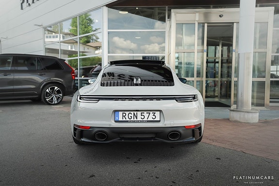 Porsche 911 4 of 5